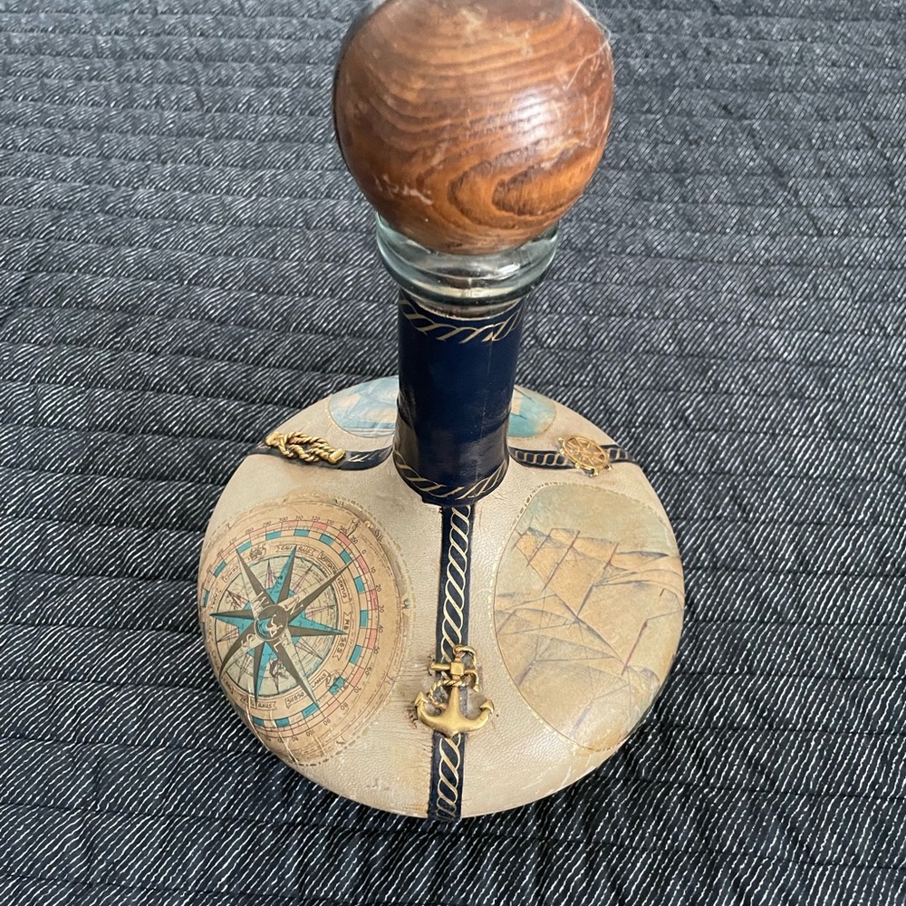 Mid-Century Italian Leather Wrapped Glass Jeype Nautical Decanter - Picture 3 of 9